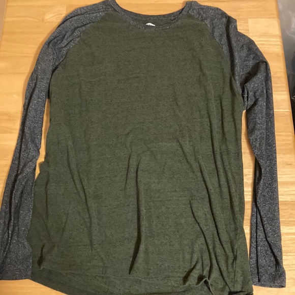 Old Navy XXL Long Sleeved T-shirt - Picture 1 of 3